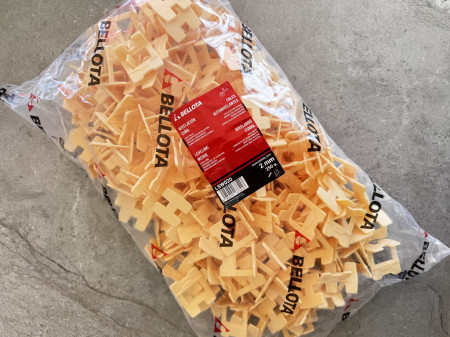 CALE DE NIVELLEMENT DE CARREAUX POUR SYSTÈME CALE POUR CARREAUX BELLOTA