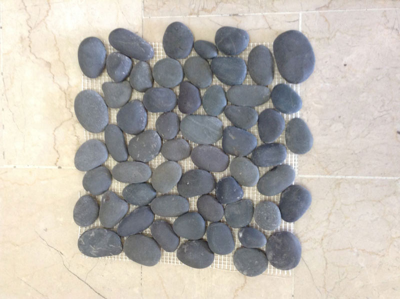 Galets naturels ronds noirs sur filet 30x30 cm ref. 01 : LOUIS STONES -  Carrelages, pierres naturelles, terres cuites et aménagement maison